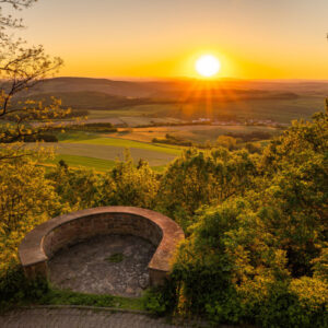 Uitzicht over het prachtige Rijnland-Palts tijdens een zonsondergang bij Camping Donnersberg.